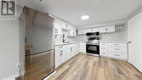 3 Oakwood Place, Hamilton, ON - Indoor Photo Showing Kitchen