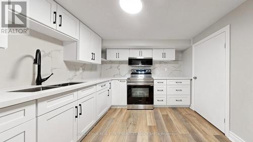 3 Oakwood Place, Hamilton, ON - Indoor Photo Showing Kitchen With Double Sink