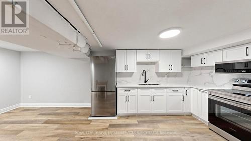 3 Oakwood Place, Hamilton, ON - Indoor Photo Showing Kitchen With Double Sink