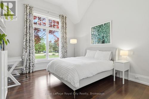 54 Bridle Path, Puslinch, ON - Indoor Photo Showing Bedroom