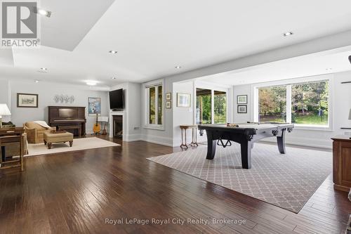 54 Bridle Path, Puslinch, ON - Indoor Photo Showing Living Room