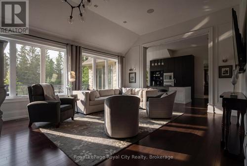 54 Bridle Path, Puslinch, ON - Indoor Photo Showing Living Room