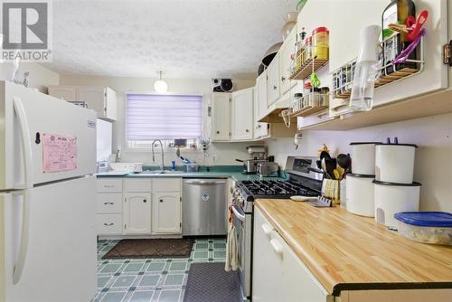 7 Schurm Ave, Blind River, ON - Indoor Photo Showing Kitchen