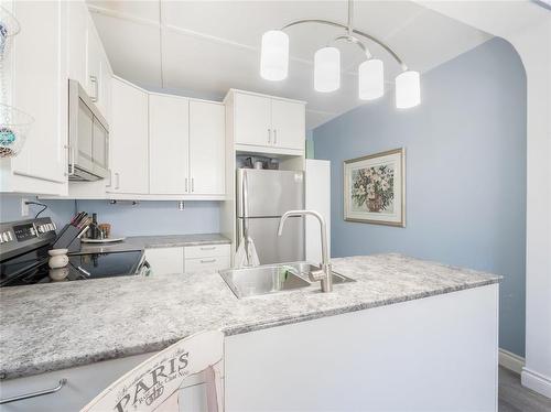 76 Noble Avenue, Winnipeg, MB - Indoor Photo Showing Kitchen With Upgraded Kitchen