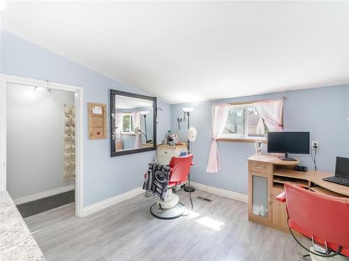 76 Noble Avenue, Winnipeg, MB - Indoor Photo Showing Office