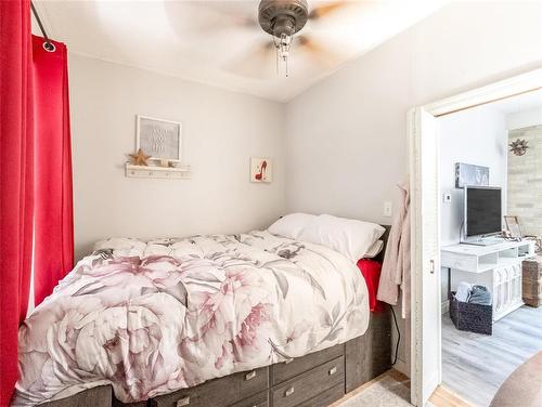 76 Noble Avenue, Winnipeg, MB - Indoor Photo Showing Bedroom