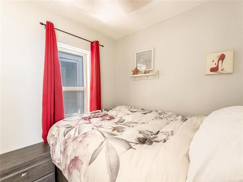 76 Noble Avenue, Winnipeg, MB - Indoor Photo Showing Bedroom