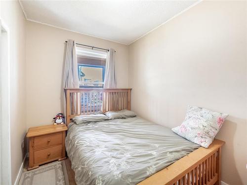 76 Noble Avenue, Winnipeg, MB - Indoor Photo Showing Bedroom