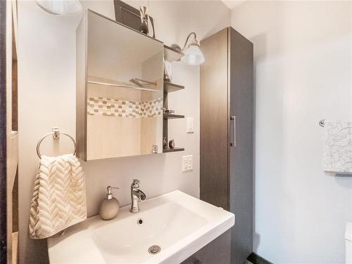76 Noble Avenue, Winnipeg, MB - Indoor Photo Showing Bathroom