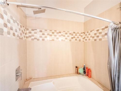 76 Noble Avenue, Winnipeg, MB - Indoor Photo Showing Bathroom