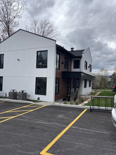 Front of Structure - 140-109 Boul. De Bromont, Bromont, QC - Outdoor