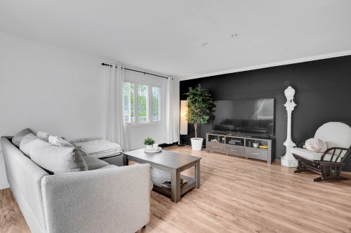 Salon - 38  - 38A Rue Lapointe, Saint-Lin/Laurentides, QC - Indoor Photo Showing Living Room