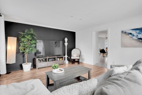 Salon - 38  - 38A Rue Lapointe, Saint-Lin/Laurentides, QC - Indoor Photo Showing Living Room