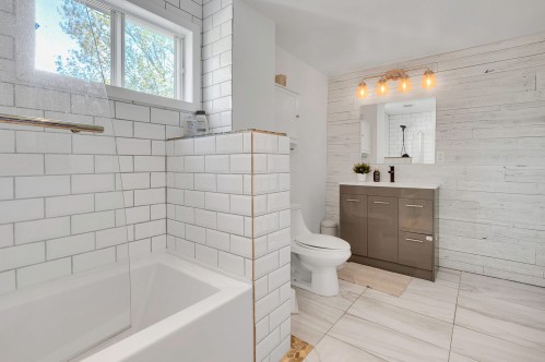 Salle de bains - 38  - 38A Rue Lapointe, Saint-Lin/Laurentides, QC - Indoor Photo Showing Bathroom