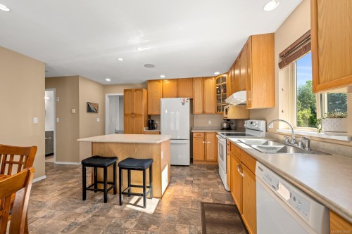 809 Willowcrest Rd, Campbell River, BC 