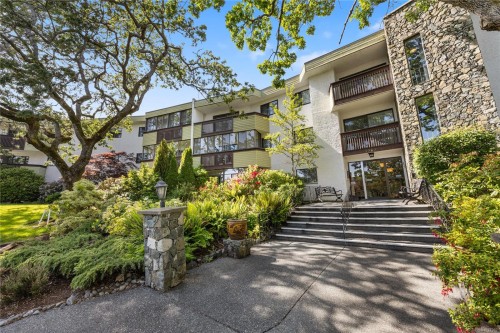 210-3962 Cedar Hill Rd  Saanich, BC V8N 3B8