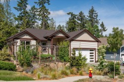 1613 Roberta Rd SOUTH Nanaimo, BC V9X 0B6