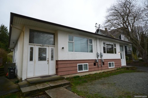 450-452 Craigflower Rd  Victoria, BC V9A 2V8