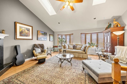 Salon - 280 Rue Kennebec, Dollard-Des-Ormeaux, QC - Indoor Photo Showing Living Room