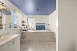 Salle de bains attenante à la CCP - 