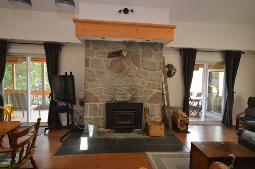 Salon - 14356 Ch. Du Lac-Labelle, Labelle, QC - Indoor Photo Showing Living Room With Fireplace