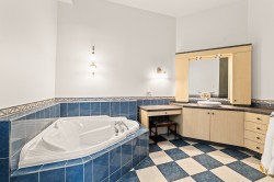 Salle de bains attenante à la CCP - 