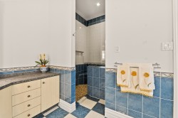 Salle de bains attenante à la CCP - 