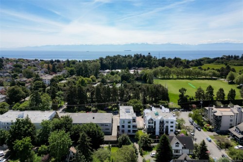 #302-1014 Park Blvd  Victoria, BC V8V 2T4