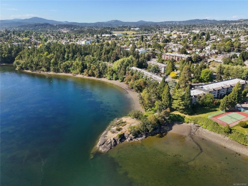 105-81 Gorge Rd WEST Saanich, BC V9A 1L9