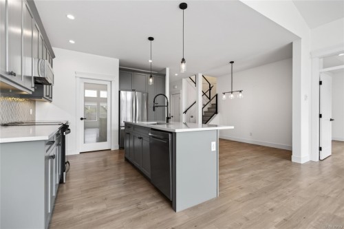 B-992 Erickson Rd, Campbell River, BC - Indoor Photo Showing Kitchen With Upgraded Kitchen