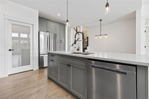 B-992 Erickson Rd, Campbell River, BC - Indoor Photo Showing Kitchen With Double Sink With Upgraded Kitchen