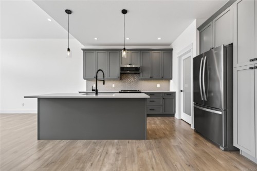 B-992 Erickson Rd, Campbell River, BC - Indoor Photo Showing Kitchen With Upgraded Kitchen