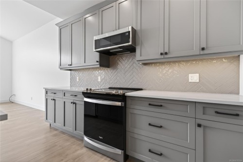 B-992 Erickson Rd, Campbell River, BC - Indoor Photo Showing Kitchen With Upgraded Kitchen