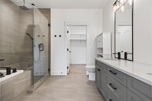 B-992 Erickson Rd, Campbell River, BC - Indoor Photo Showing Bathroom