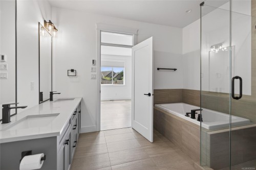 B-992 Erickson Rd, Campbell River, BC - Indoor Photo Showing Bathroom