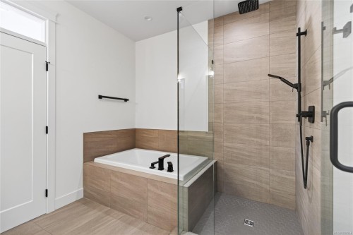 B-992 Erickson Rd, Campbell River, BC - Indoor Photo Showing Bathroom