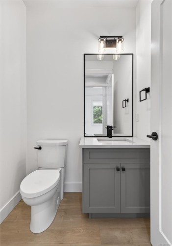 B-992 Erickson Rd, Campbell River, BC - Indoor Photo Showing Bathroom