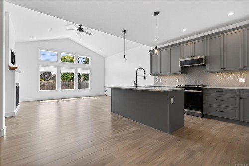 B-992 Erickson Rd, Campbell River, BC - Indoor Photo Showing Kitchen With Upgraded Kitchen