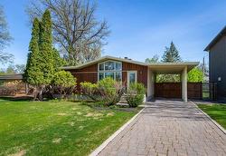 626 Viscount PL  Winnipeg, MB R3T 1H9