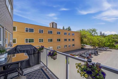 301-71 Roslyn Rd, Winnipeg, MB 