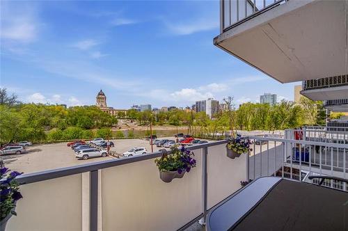 301-71 Roslyn Rd, Winnipeg, MB 