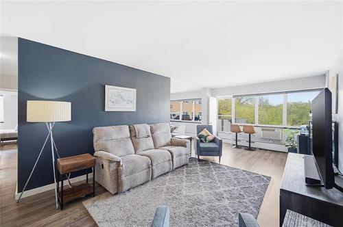 301-71 Roslyn Rd, Winnipeg, MB 