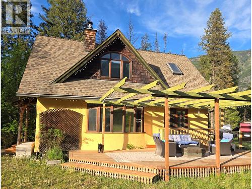 Main House - 3918 Passmore Upper Road, Passmore, BC - Outdoor