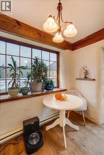 Main house dining - 3918 Passmore Upper Road, Passmore, BC - Indoor