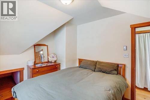 Main house second floor bedroom - 3918 Passmore Upper Road, Passmore, BC - Indoor Photo Showing Bedroom