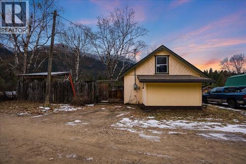 Second house - 3918 Passmore Upper Road, Passmore, BC - Outdoor