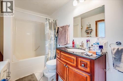 Second house bathroom - 3918 Passmore Upper Road, Passmore, BC - Indoor Photo Showing Bathroom