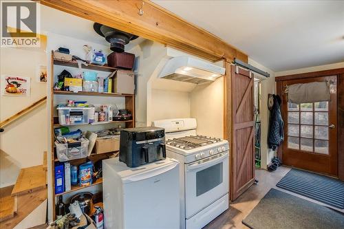 Third house kitchen - 3918 Passmore Upper Road, Passmore, BC - Indoor