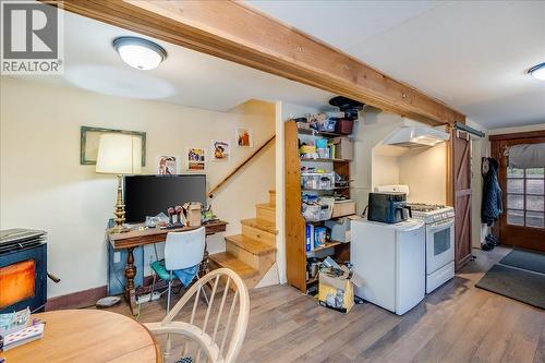 Third house dining area - 3918 Passmore Upper Road, Passmore, BC - Indoor
