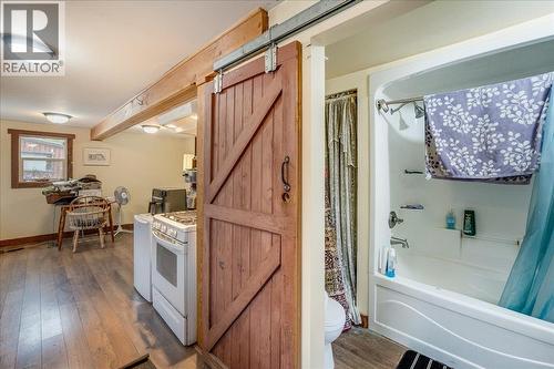 Third house bathroom - 3918 Passmore Upper Road, Passmore, BC - Indoor Photo Showing Bathroom